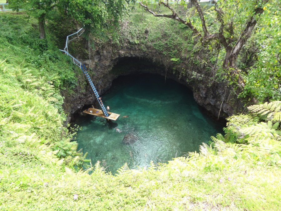 natural-swimming-pool-in-the-south-pacific-sua-ocean-trench-rungmasti-com-04